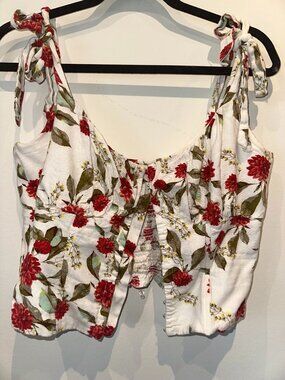 Erie Women’s White Floral Crop Top.
